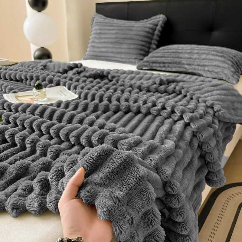 Blanket Thickened Milk Velvet Autumn/winter Blanket for Office Nap Flannel Sofa Cover Pet Warm Soft Blanket Large Size H251216 - view 6