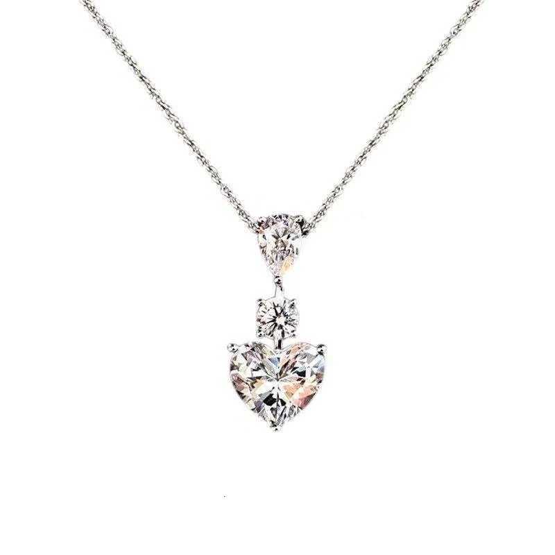 Huitan Luxury Bridal Wedding Necklace with Heart Cubic Zirconia Exquisite Women Neck Accessories Party Daily Wear Trendy Jewelry M251216