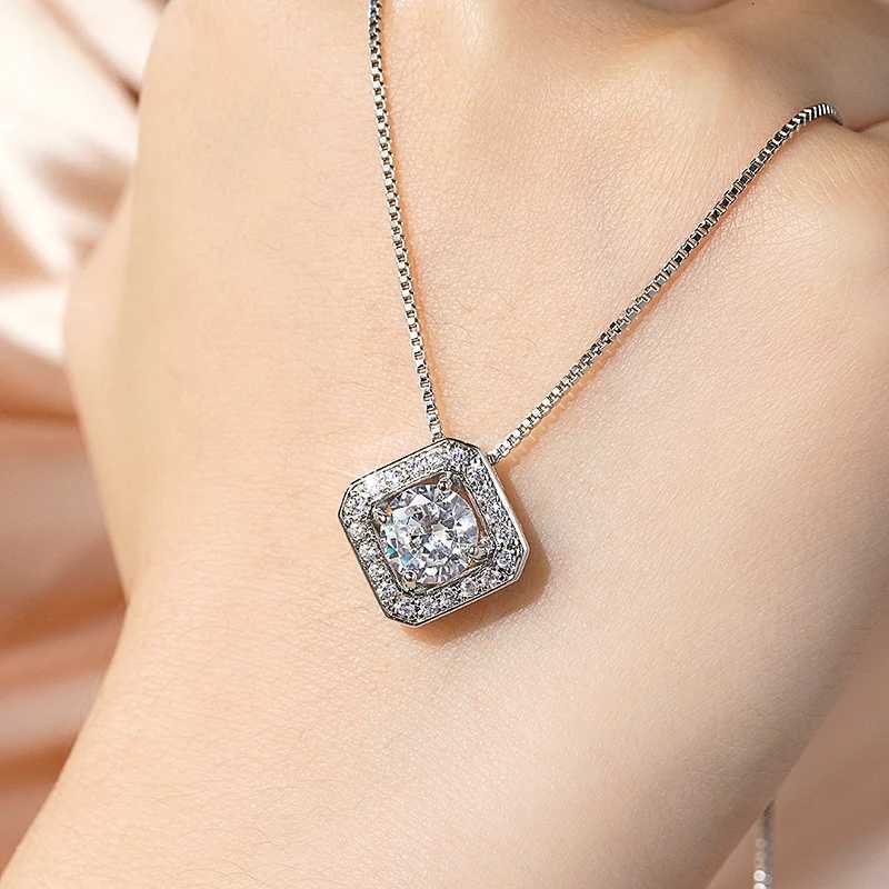 Huitan Classic Sqaure Pendant Necklace with Brilliant Cubic Zirconia for Women Simple Luxury Female Wedding Necklace Hot Jewelry M251216
