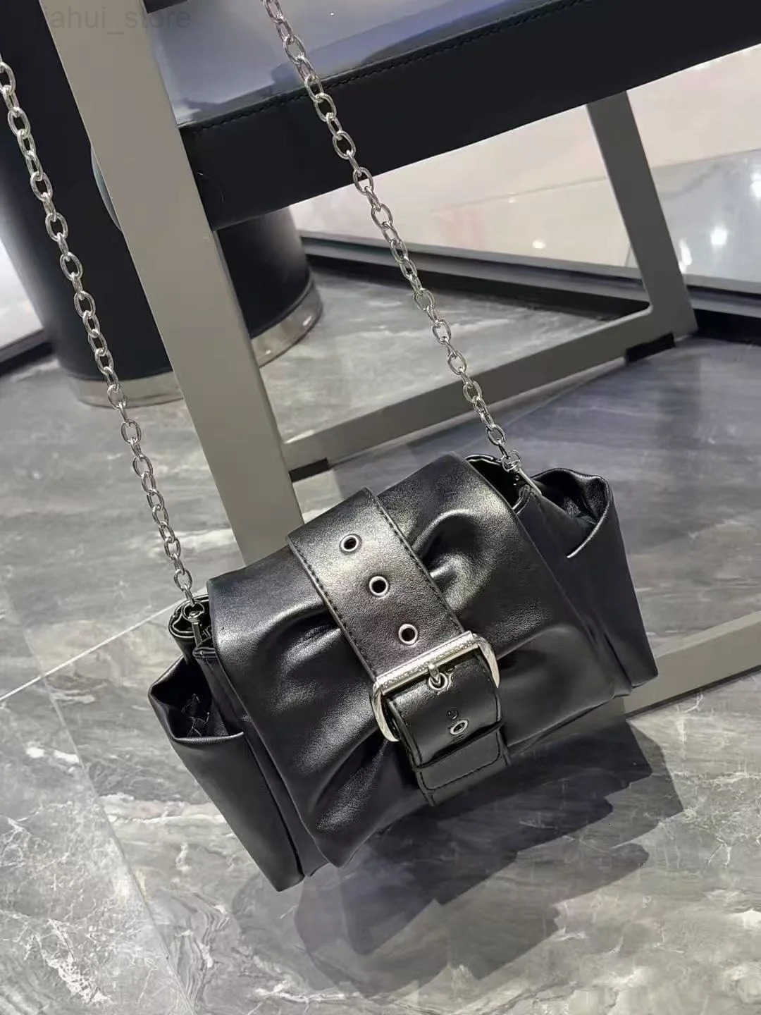 Fashion Punk Motorcycle Style Handbag for Women Retro Niche Design Wrinkle Crossbody Bag High Quality Belt Buckle Shoulder Bag H251216