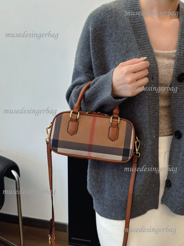 Luxury Brand Designer Hand Bag Fashion Free Shipping Exclusive Women's Bag 2025 New Fashion Women's Single Shoulder Crossbody Bag High-End B