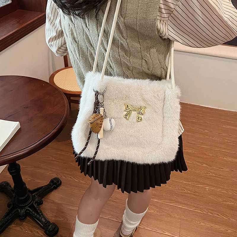 Plush Large-capacity Bag Womens Autumn and Winter New Simple Shoulder Underarm Bag Fashionable Fluff Bucket Handbag M251216