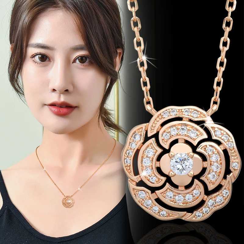Diamond-encrusted rose collarbone necklace camellia necklace white gold rose gold necklace fashionable clothing necklace M251216