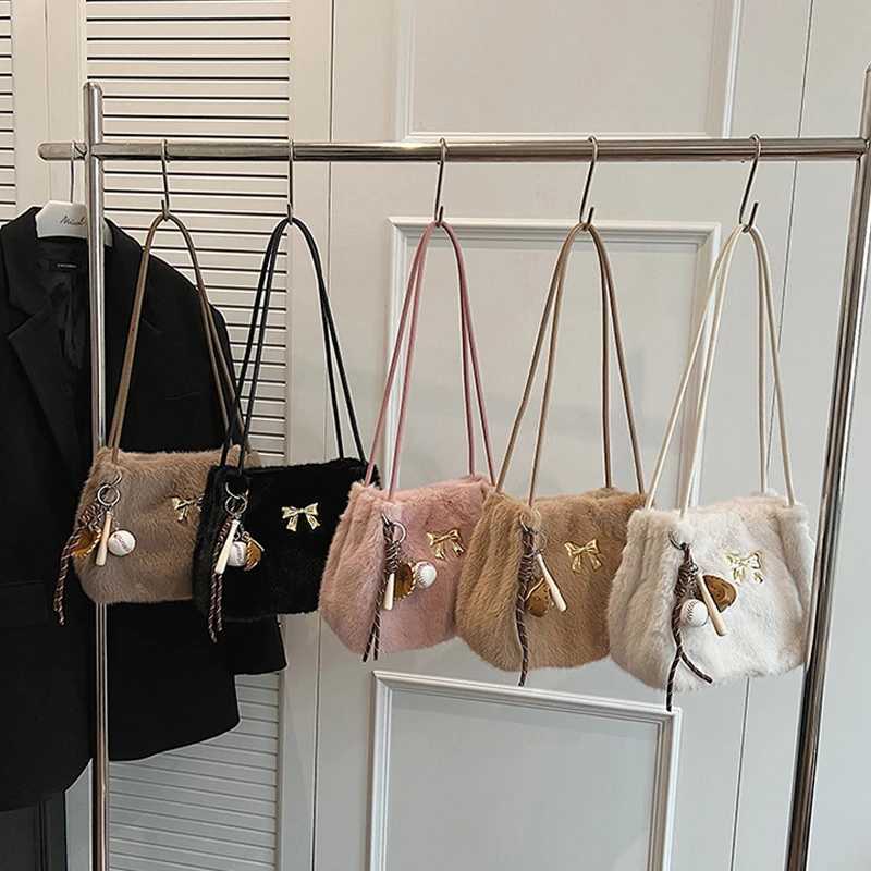 Plush Large-capacity Bag Womens Autumn and Winter New Simple Shoulder Underarm Bag Fashionable Fluff Bucket Handbag M251216