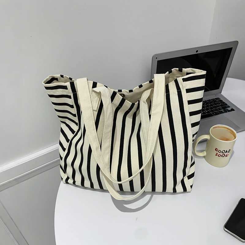 Striped Canvas Bag Beach Handbag Fashionable Womens Canvas Summer Large Capacity Shoulder Bag M251216
