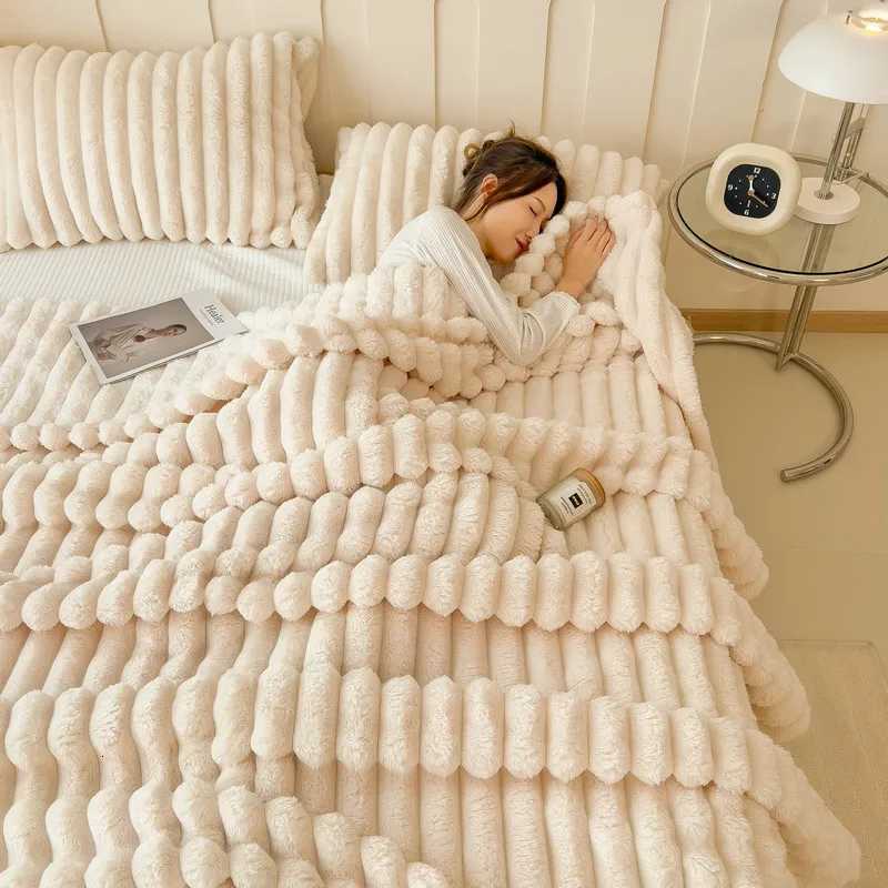 New Autumn Winter Artificial Rabbit Plush Blanket Warmth Comfortable Sofa Blankets Thickened Warm Multi-functional Throw Blanket H251216 - view 4