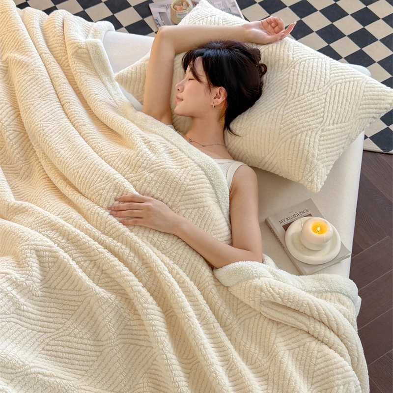 Artificial Lambswool Autumn Winter Jacquard Blanket Thickened Warmth Multi-functional Sofa Blankets Warm Comfortable Nap Blanket H251216 - view 4