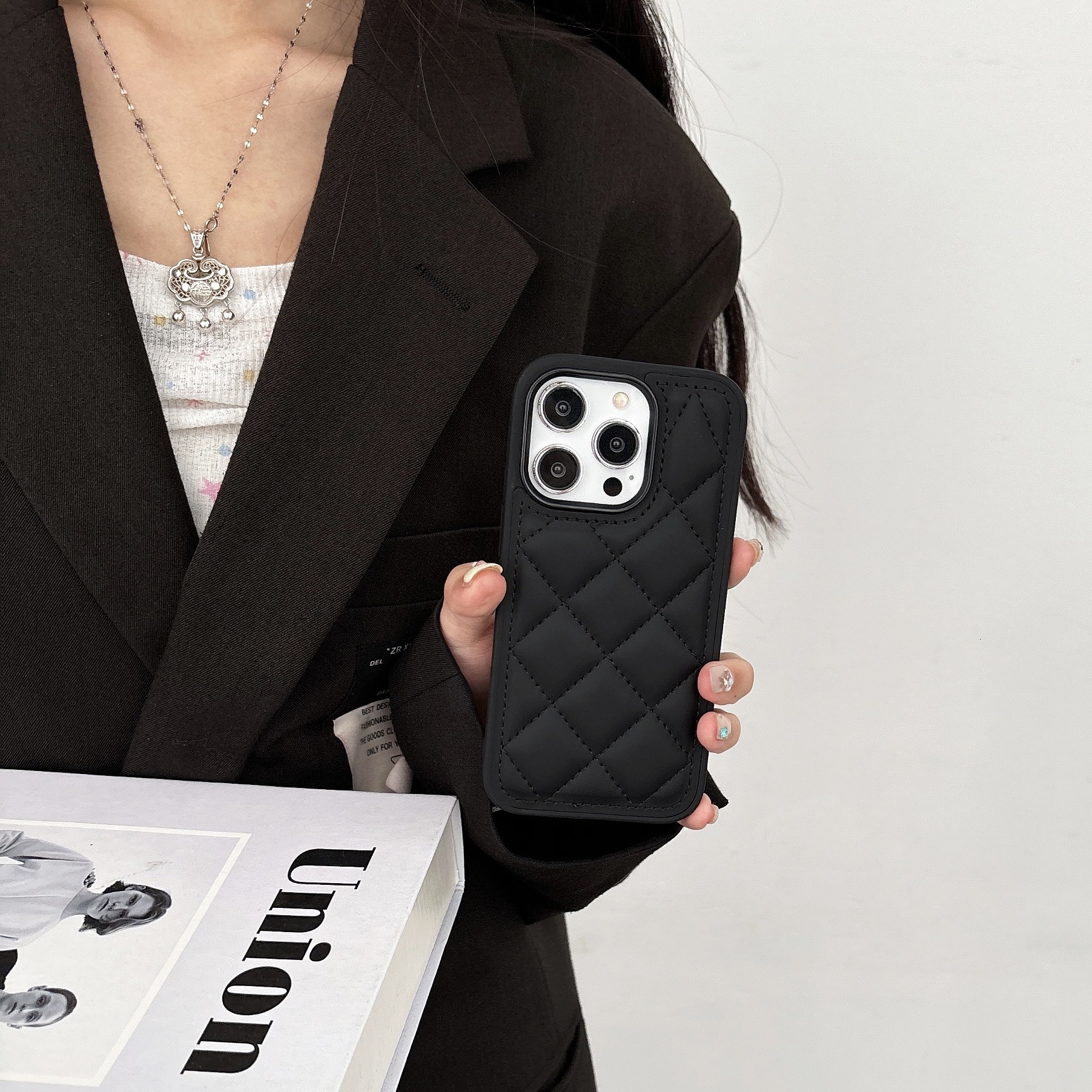 Compatible with iPhone 17 Pro Max Quilted Chanel Style Down Jacket Phone Case Apple 15 3D Solid Color 14 Cross-Border