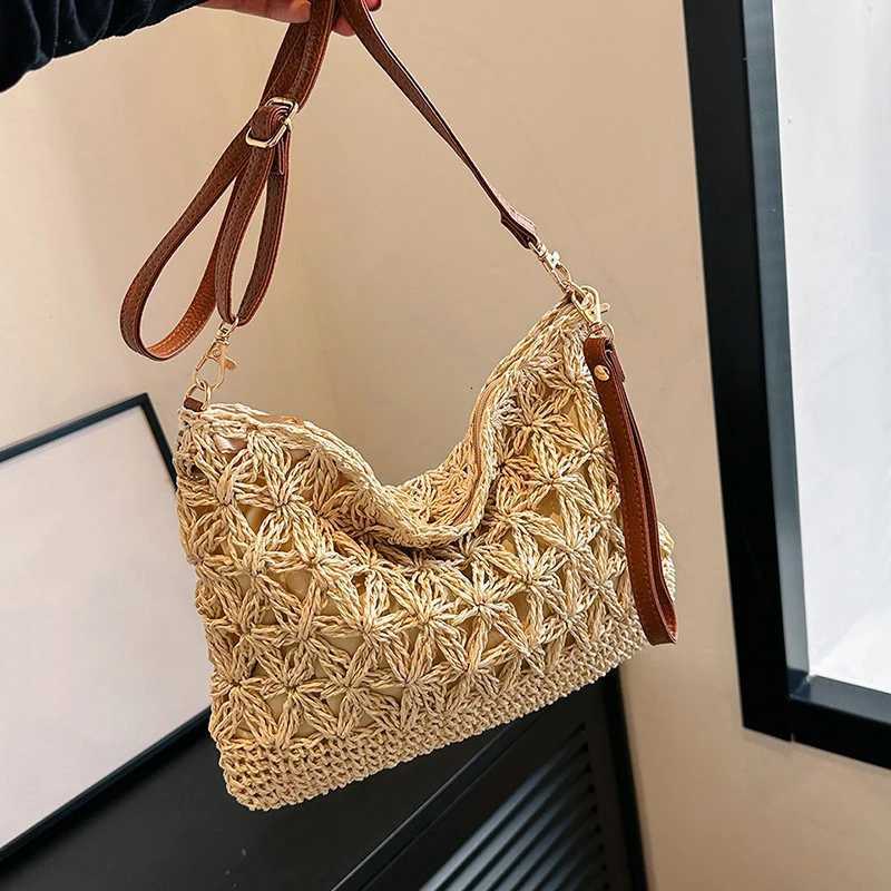 Summer Beach Women Straw Rattan Weave Shoulder Crossbody Bag Hollow Design Female Daily Messenger Handbag M251216