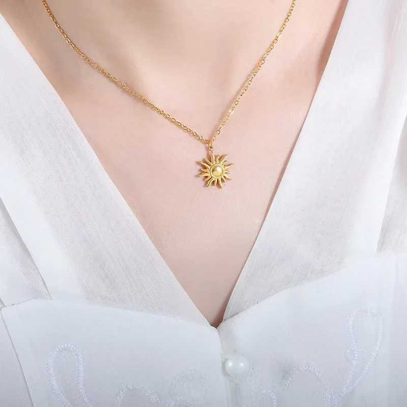 Minimalist Sun Necklace 18K Gold Plated Tarnish Free Stainless Steel Sun Pendant Necklace for Women M251216