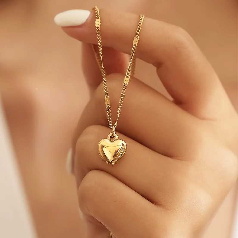 Stereoscopic StainlESS Steel Will Not Fade Small Peach Heart Golden Necklace for Women Heart Valentines Day Gift M251216