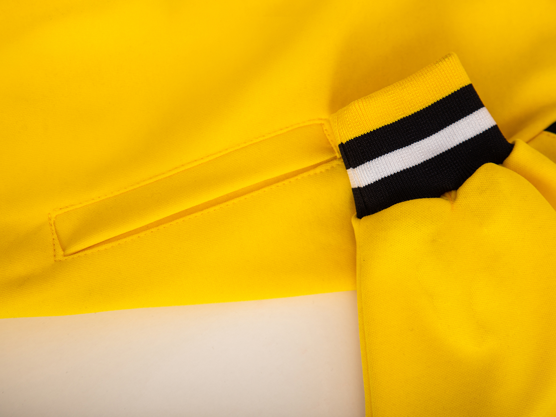 Activewear yellow and navy blue color combination sports outfit