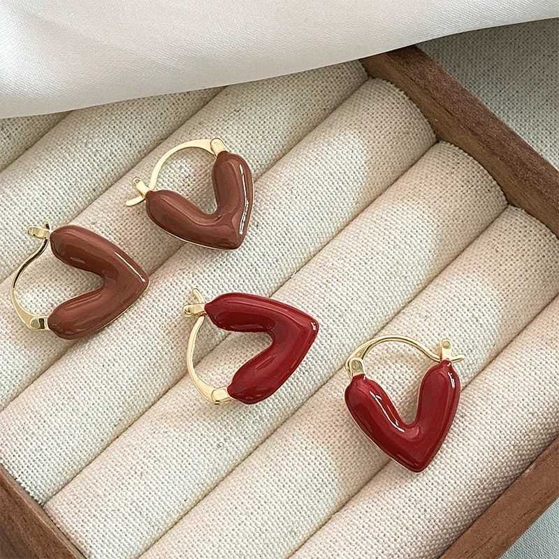 French Romantic Wine Red Enamel Heart shaped Pendant Earrings 2023 Fashion Jewelry For Womens Design Sense Eardrop Accessories G251216