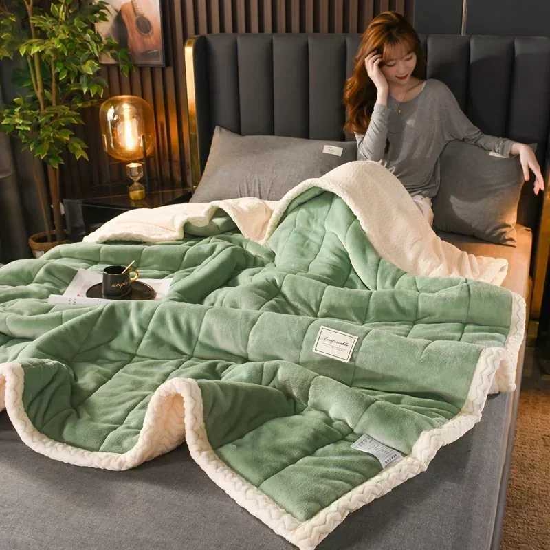 Milk Fleece Autumn Winter Warm Weighted Blankets for Beds European Thickened Beibei Velvet Throw Blanket Warmth Quilt Comforter H251216 - view 3