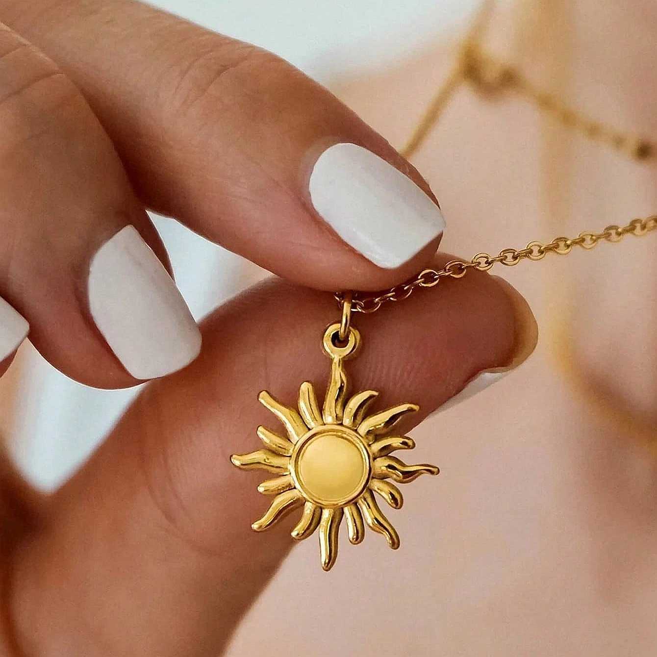 Minimalist Sun Necklace 18K Gold Plated Tarnish Free Stainless Steel Sun Pendant Necklace for Women M251216