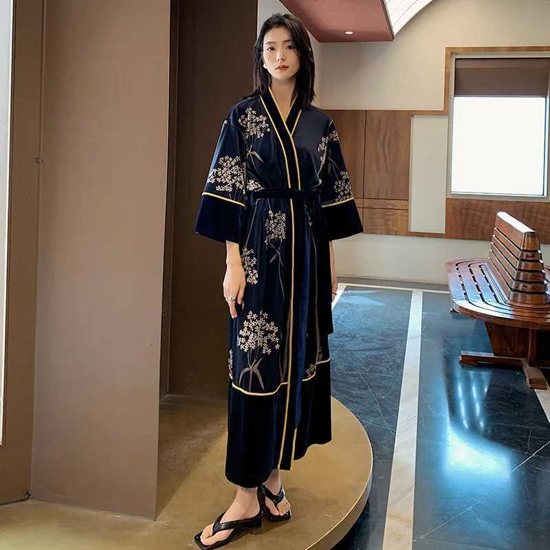 Luxury Kimono Velour Bathrobe Lady Elegant Homewear Warm Sleepwear Embroider Flower Peignoir Nightie Loose Velour Loungewear C251216