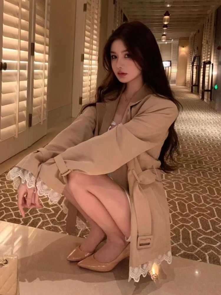 French Fashion Khaki Elegant Trench Coat Women Design Mid-Length Lace Patchwork Jackets Korean Overcoat Casual Chic Outfits NewT251216