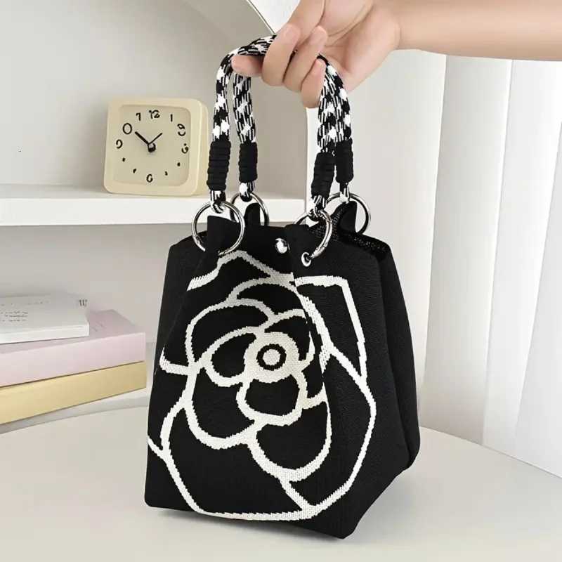 Fashion Flowers Knit Handbag Women Shoulder Bag Color Contrast Portable Ladies Beach Handbag Shopping Tote M251216