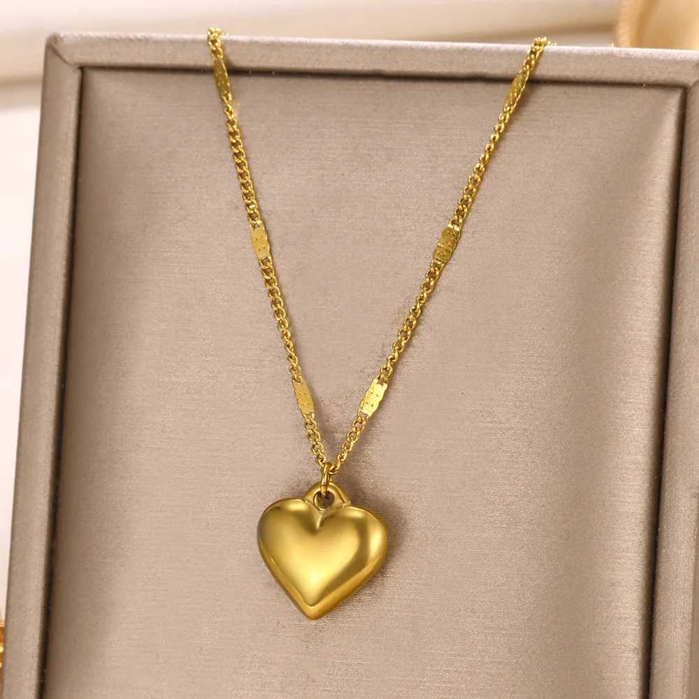 Stereoscopic StainlESS Steel Will Not Fade Small Peach Heart Golden Necklace for Women Heart Valentines Day Gift M251216