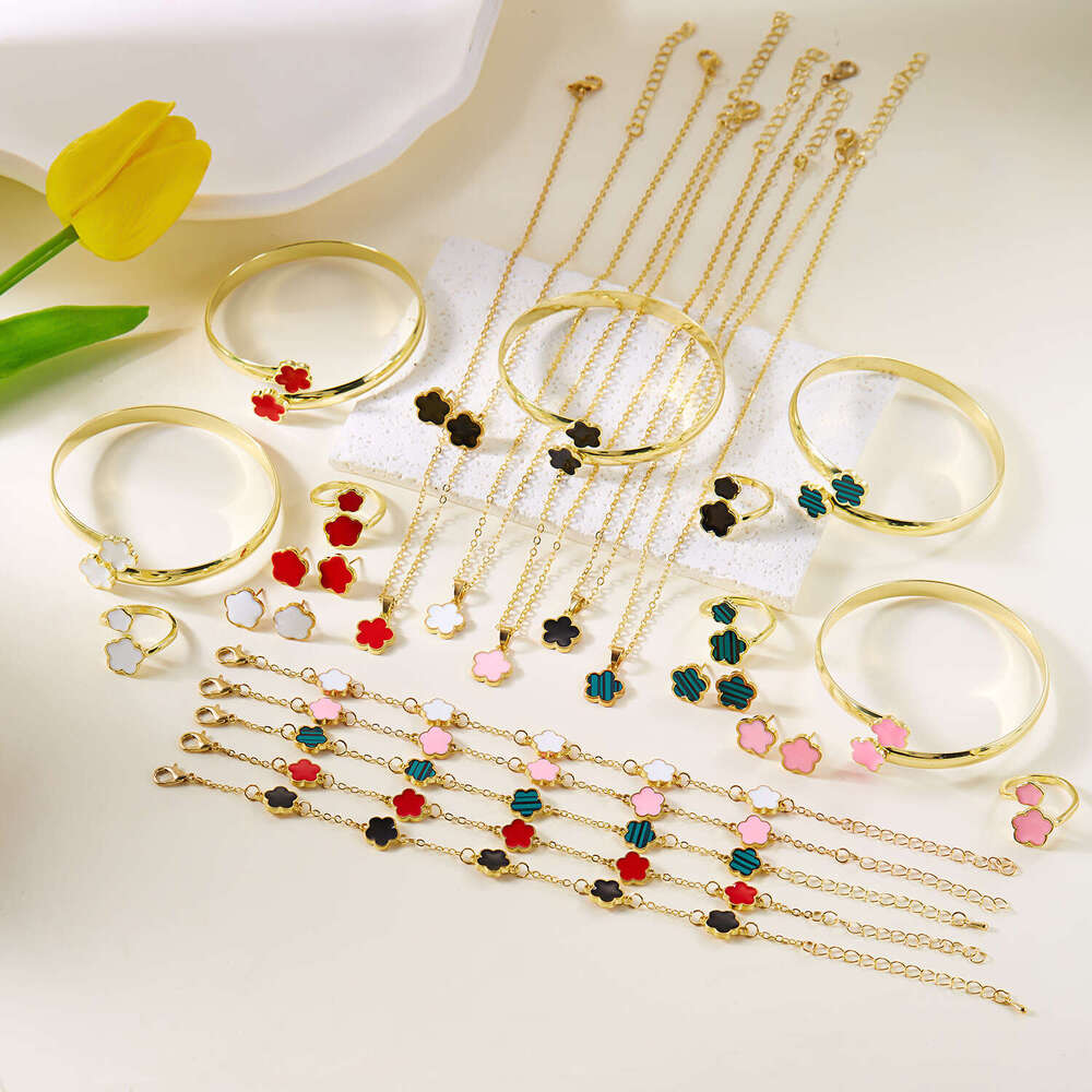New Fashion 5 Set for Wen Simple Lucky Flower Necklace Bracelet Earring Elegance French Party Jewelry S250804