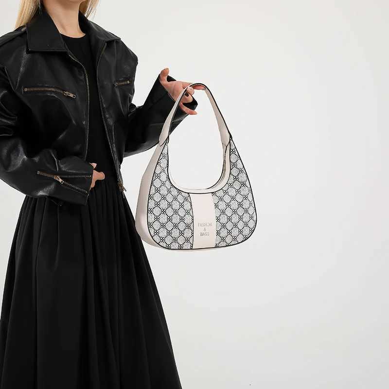 Vintage Letters Design Shoulder Crossbody Bags for Women Handbag and Purses Underarm Messenger Bags Female High Quality Hobo Bag M251216