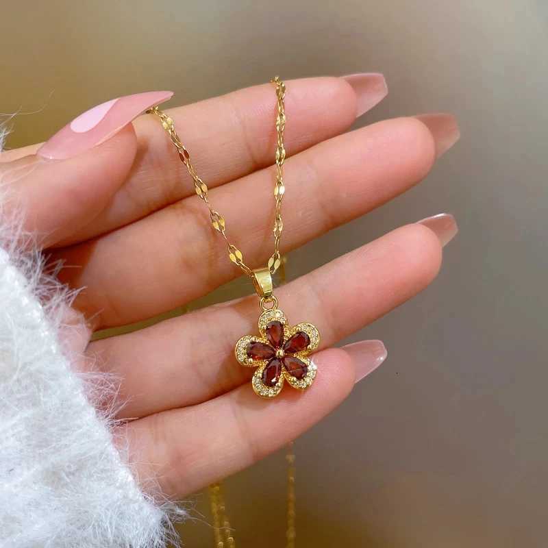 OIMG Stainless Steel Multiple Styles New Design Heart Flower Zircon Pendant Necklace for Women Girls Elegant Luxury Jewelry M251216