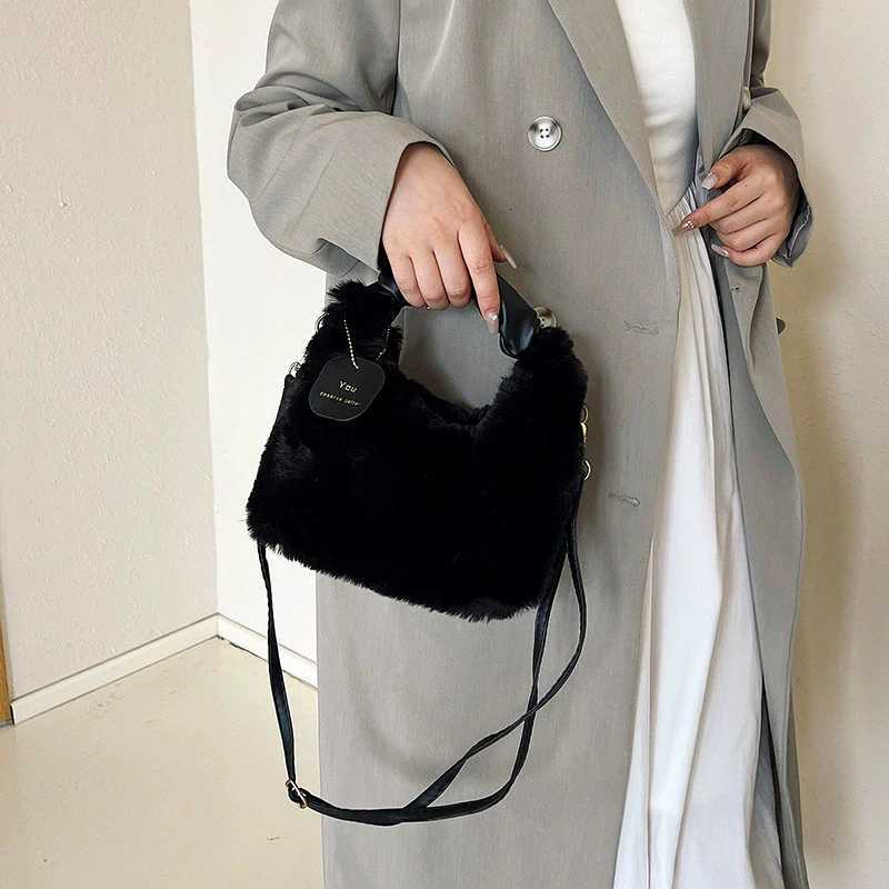Plush Shoulder Bags for Femme Designer Soft Winter Ladies Clutch Purse Handbag Fashion Female Crossbody Underarm Bag M251216