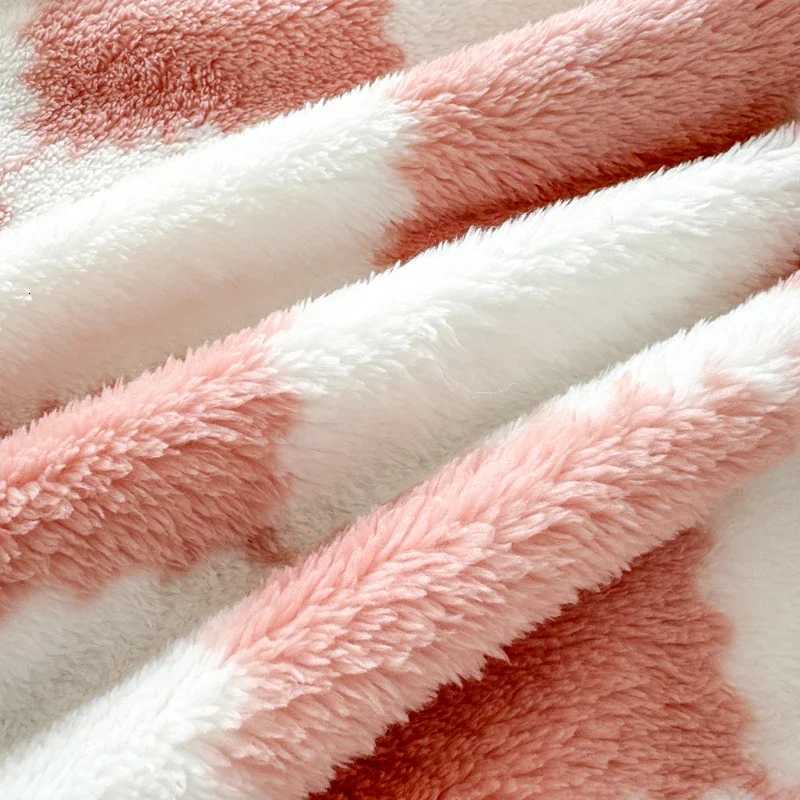1 Piece Pink White Flannel Panda Fleece Soft And Comfortable Blanket Nap Blanket Suitable For Sofa Bed Sofa Office Suitable H251216 - view 5