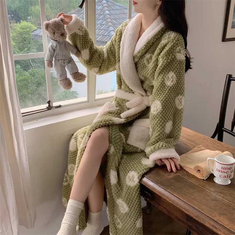Womens Pajamas Cute Pijama Winter Sleepwear Warm Robe Sets Long Home Wear Bathrobe Plus Velvet Warmth Coral Fleece Nightgown C251216