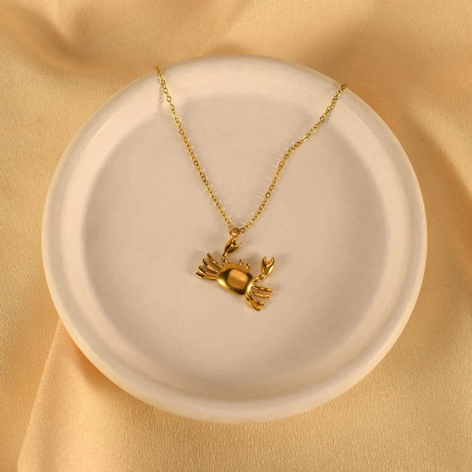 Hot Sale Personalized Small Crab Exquisite Pendant Stainless Steel Versatile Design Necklace M251216