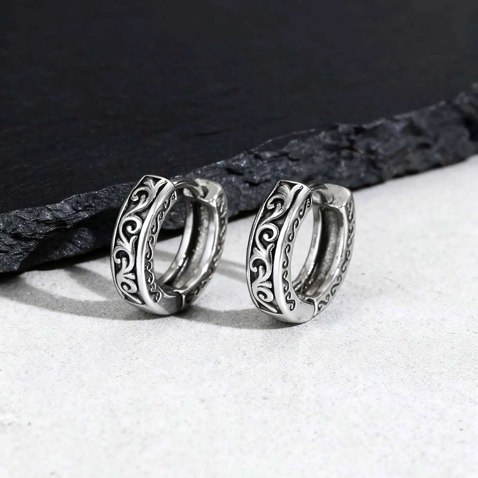 Vintage Totem Hoop Earrings for Men BoysVine Grass Pattern Anti Allergy Stainless Steel Huggies EarringsRock Punk Jewelry Gift G251216