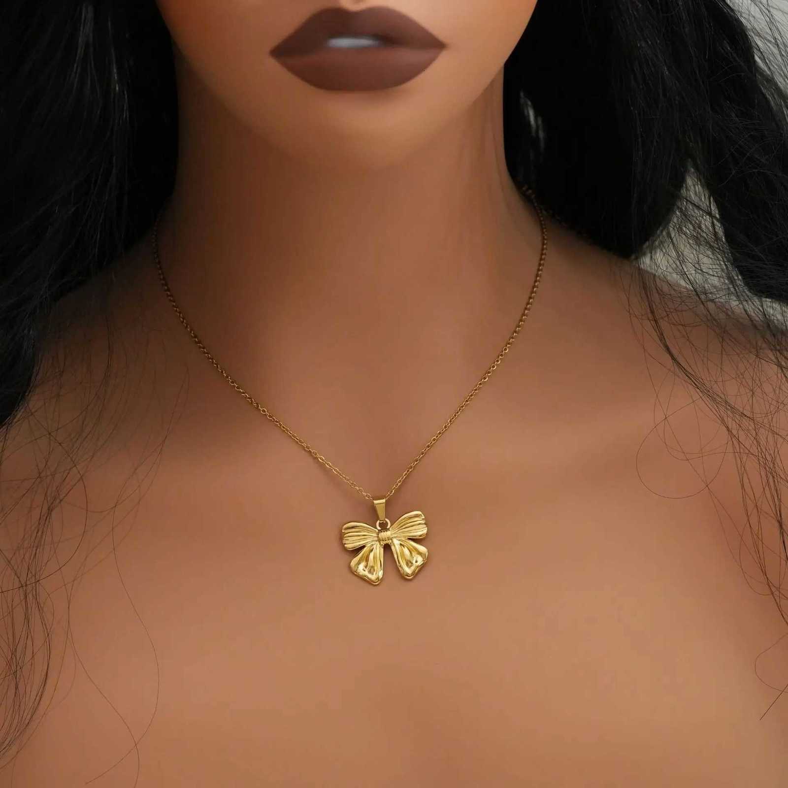 Womens Titanium Steel Bow Necklace Design Stainless Steel Pendant Snake Bone Chain Necklace M251216