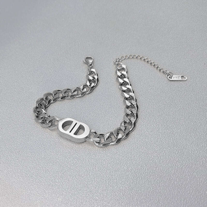 New Designer Necklace, European And American Ladies' Light Luxury Cuban Necklace Outdoor Niche Geometric Hip-hop Bracelet, Long Collarbone