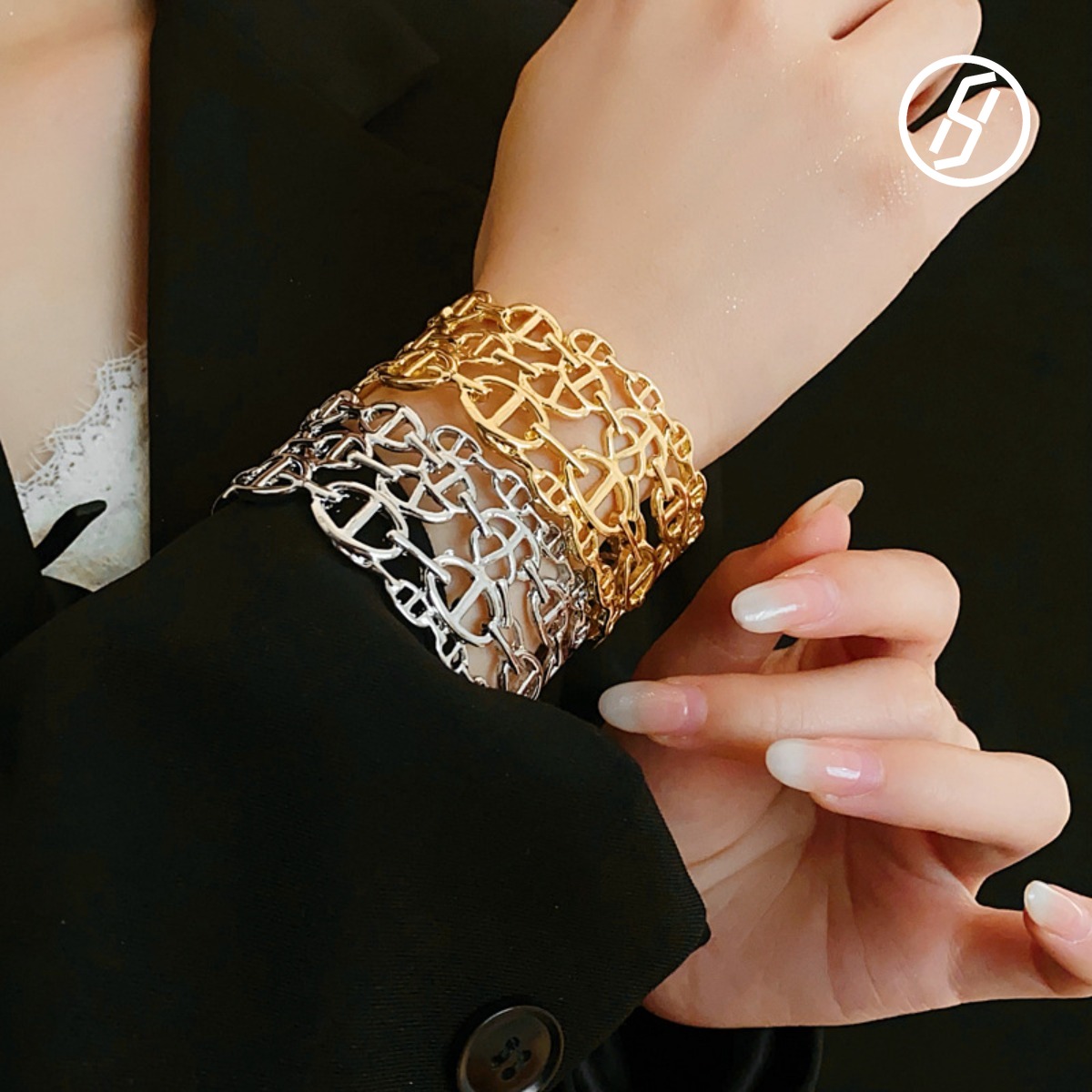 2025 INS Trend Jewelry Boutique Craft Pig Nose Hollowed-out Wide Version Bracelet Size Adjustable Wedding Valentine's Day Gift Original Jewelry Designer Bangle