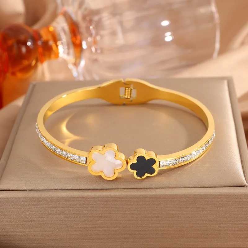 Gold/Silver luxury Stainless Steel Double Flower Plum Blossom Open Bangle Temperament for Woman Girl Hip Hop Party Jewelry C r Gift M251217