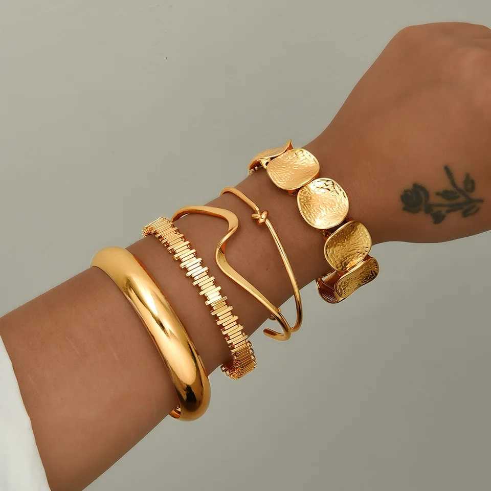 5pcs/Set Vintage Exaggerated Wide Cuff Set For Women Fashion Gold Color Smooth Asymmetrical Bangles Daily Wear Jewelry M251217