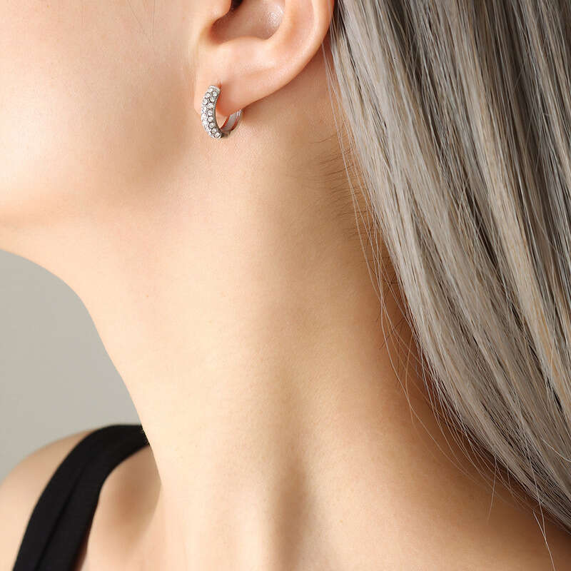 High-Quality 18K Gold Silver Plated Titanium Hoop Huggie Earrings Inlaid with Sparkling White & Green Cubic Zirconia, Ideal Christmas Gift for Women P