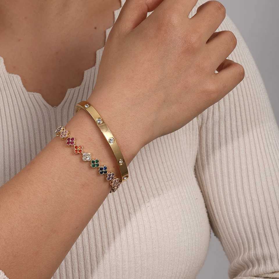 luxury Colorful Shiny Zircon Five- Flower Stacked Bangles High Quality 18K Gold-plated Stainless Steel Jewelry Gift M251217