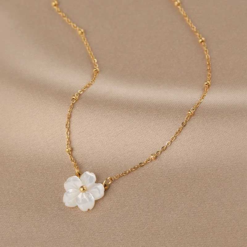 Stainless Steel White Shell Flower Pendant Necklace For Women Girls Gold Color Cute Clavicle Chain Jewelry Wedding Birthday Gift G251217