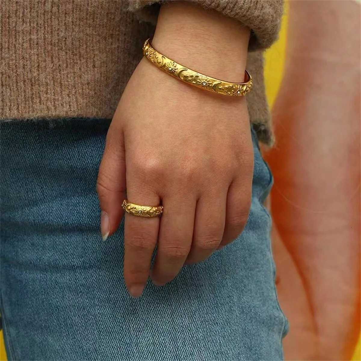 Vintage 18K Gold Plated Stainless Steel Sun Star Eye Bangle for Women Fashion Party Wedding Jewelry Gift M251217