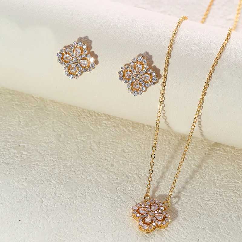 A set of high-quality flower-shaped decorative earrings and a necklace made of copper and set with zirconium stones G251217