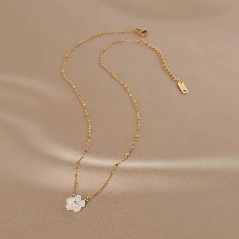 Stainless Steel White Shell Flower Pendant Necklace For Women Girls Gold Color Cute Clavicle Chain Jewelry Wedding Birthday Gift G251217