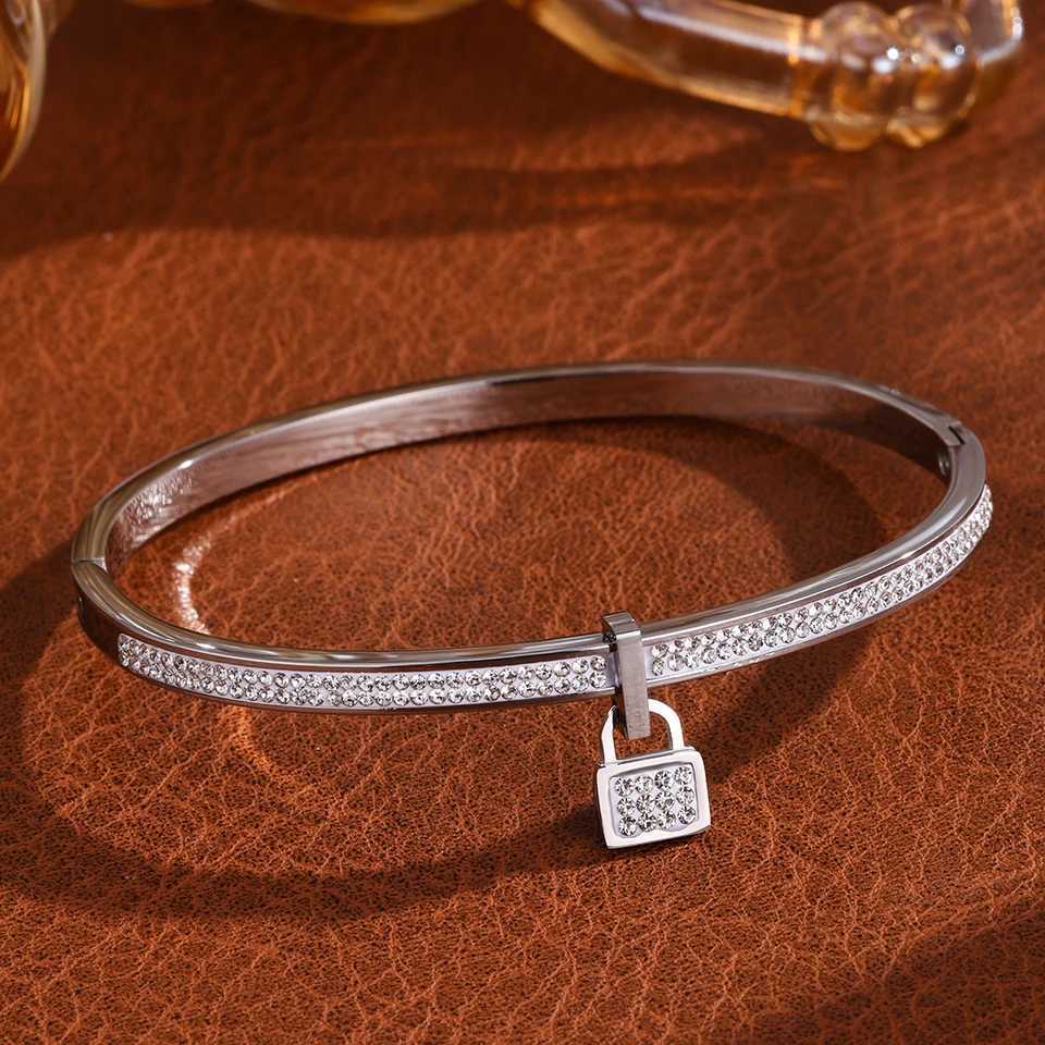 ZAKOL Hot Sale Stainless Steel Zircon Inlaid Roman Numeral Hanging a Lock Bangle Waterproof Jewelry Gift for Women M251217