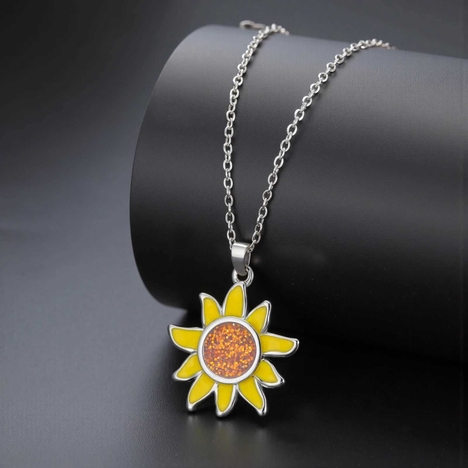 Teamer Enamel Sunflower Pendant Necklace Gold Color Stainless Steel For Women Fashion Plant Floral Amulet Jewelry Gift 2025 New G251217