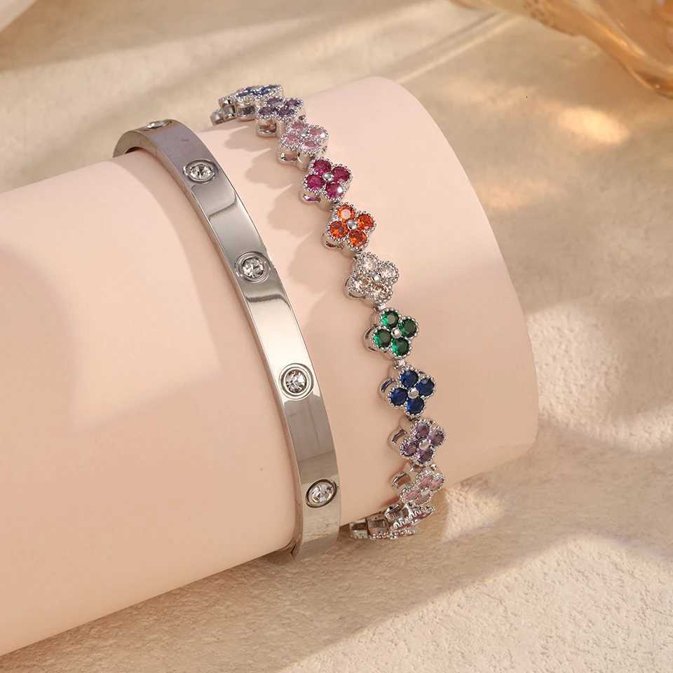luxury Colorful Shiny Zircon Five- Flower Stacked Bangles High Quality 18K Gold-plated Stainless Steel Jewelry Gift M251217