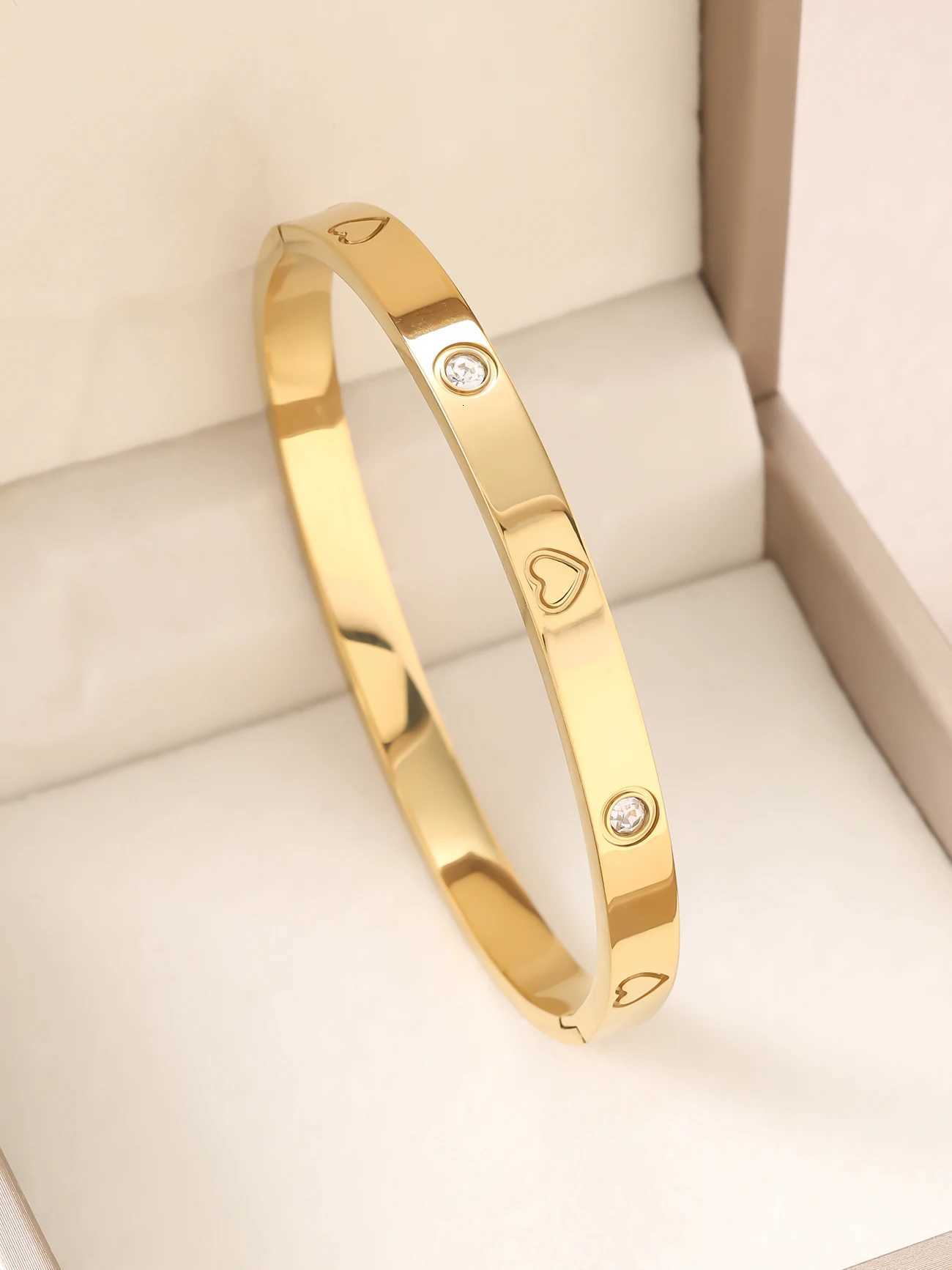 luxury 18K Gold Plated Stainless Steel Stackable With Chain And Design Fashion Style For Women Suitable For Casua M251217