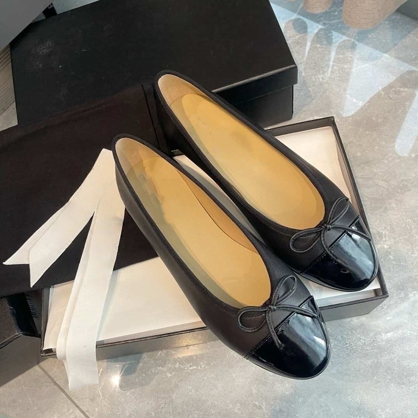 Exclusive link : Black ballet shoes + Mesh crystal-detailed slippers + Classic white slippers