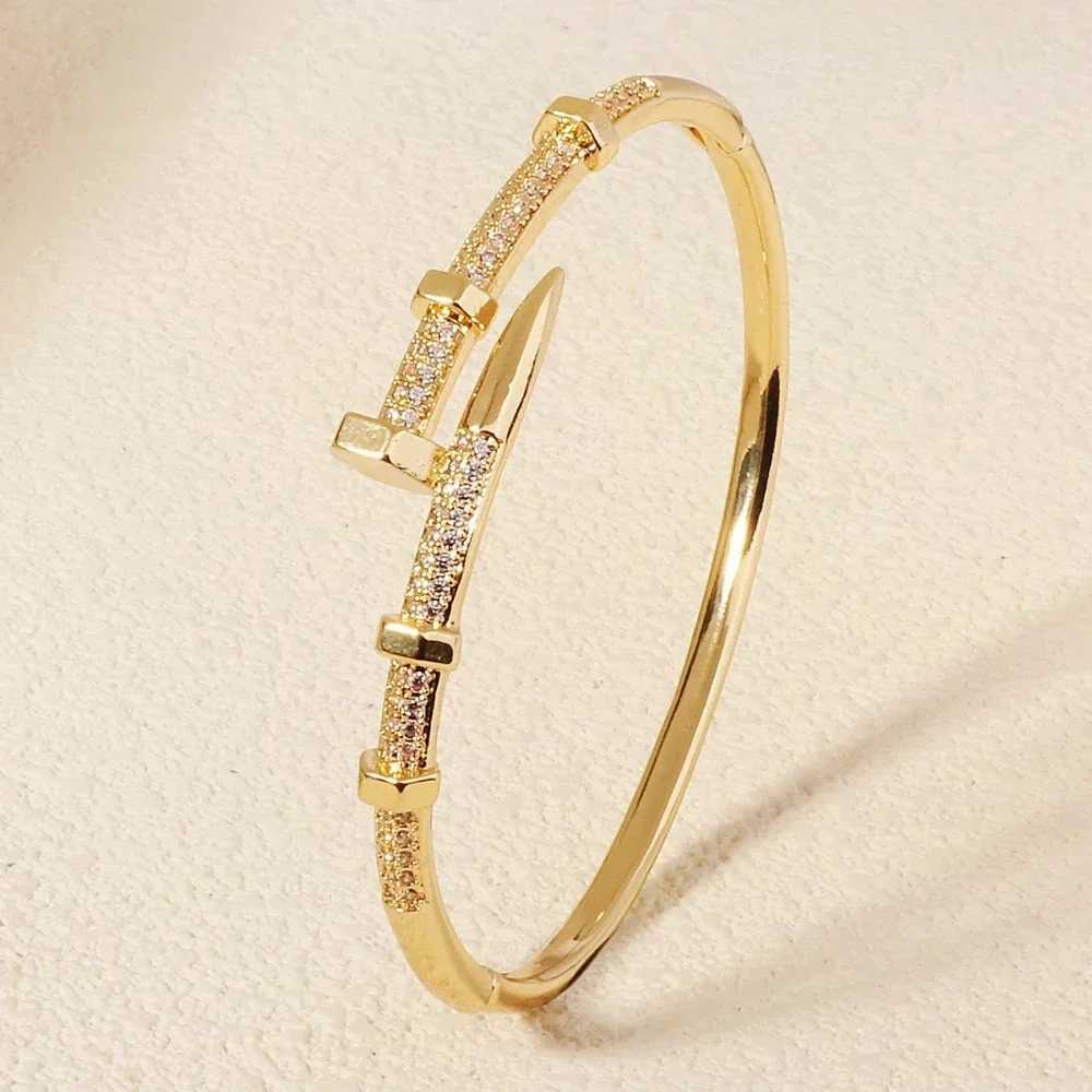 luxury Female Jewelry s Trendy Zircon Screw For Women Everyday Party Festive Jewelry As Gifts M251217