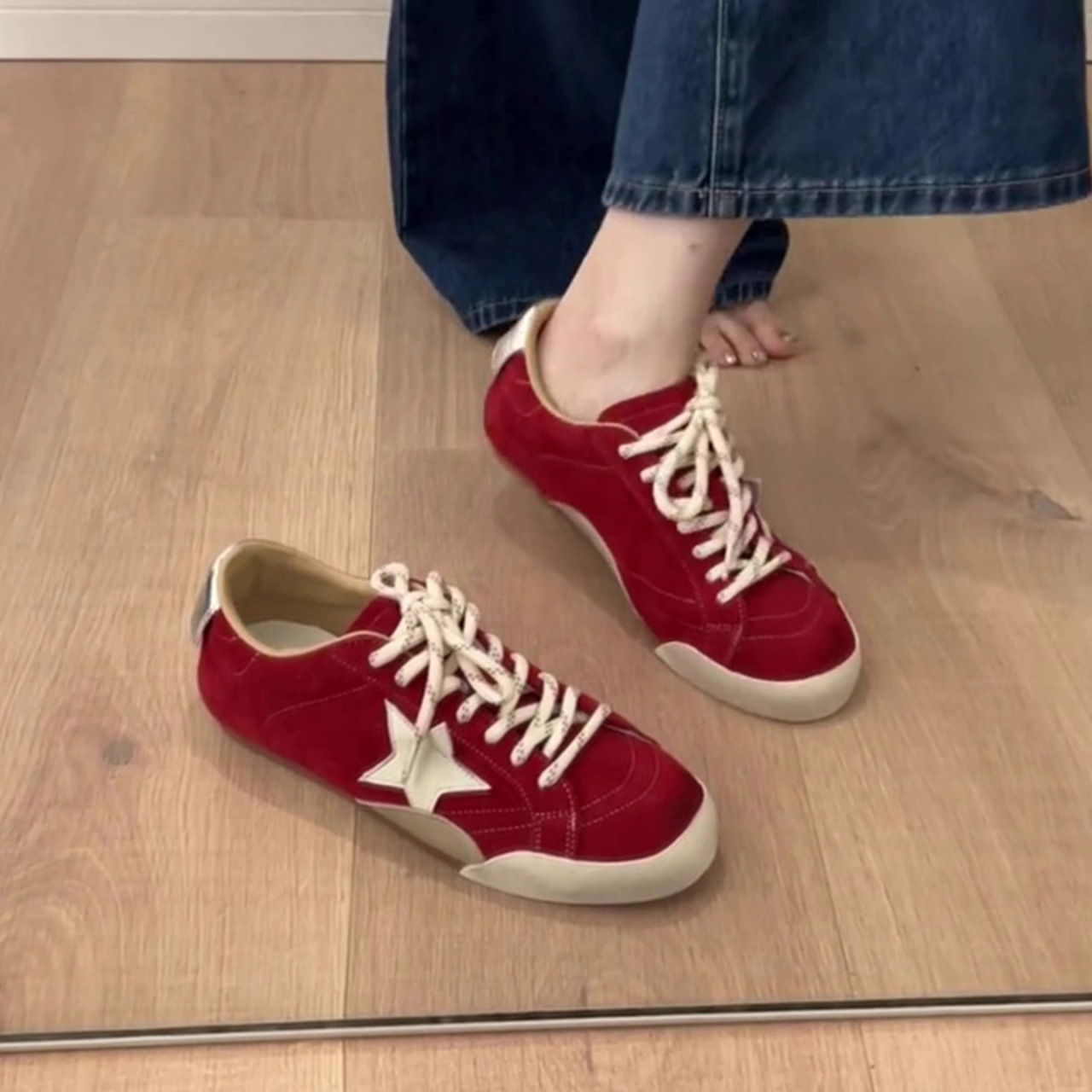 free shipping Fashionable minimalist shoes star shoes women soft leather retro versatile soft sole casual white shoes