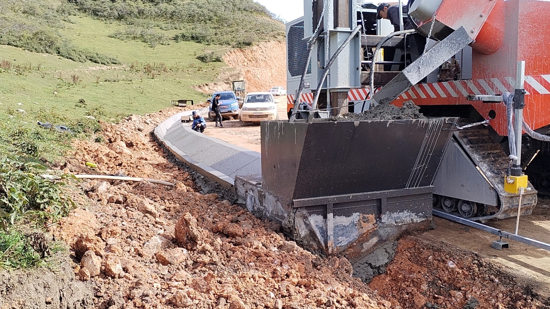 High-Speed Slipform Curb Paver: Optimizing Budget and Timeline for Highway Projects